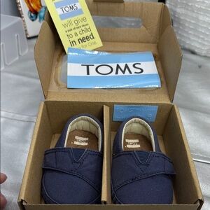 (R0) TOMS Kids Navy Shoes, size 3